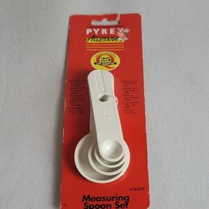 Vintage NOS Pyrex Accessories Measuring Spoon Set of 4 Spoons 1999